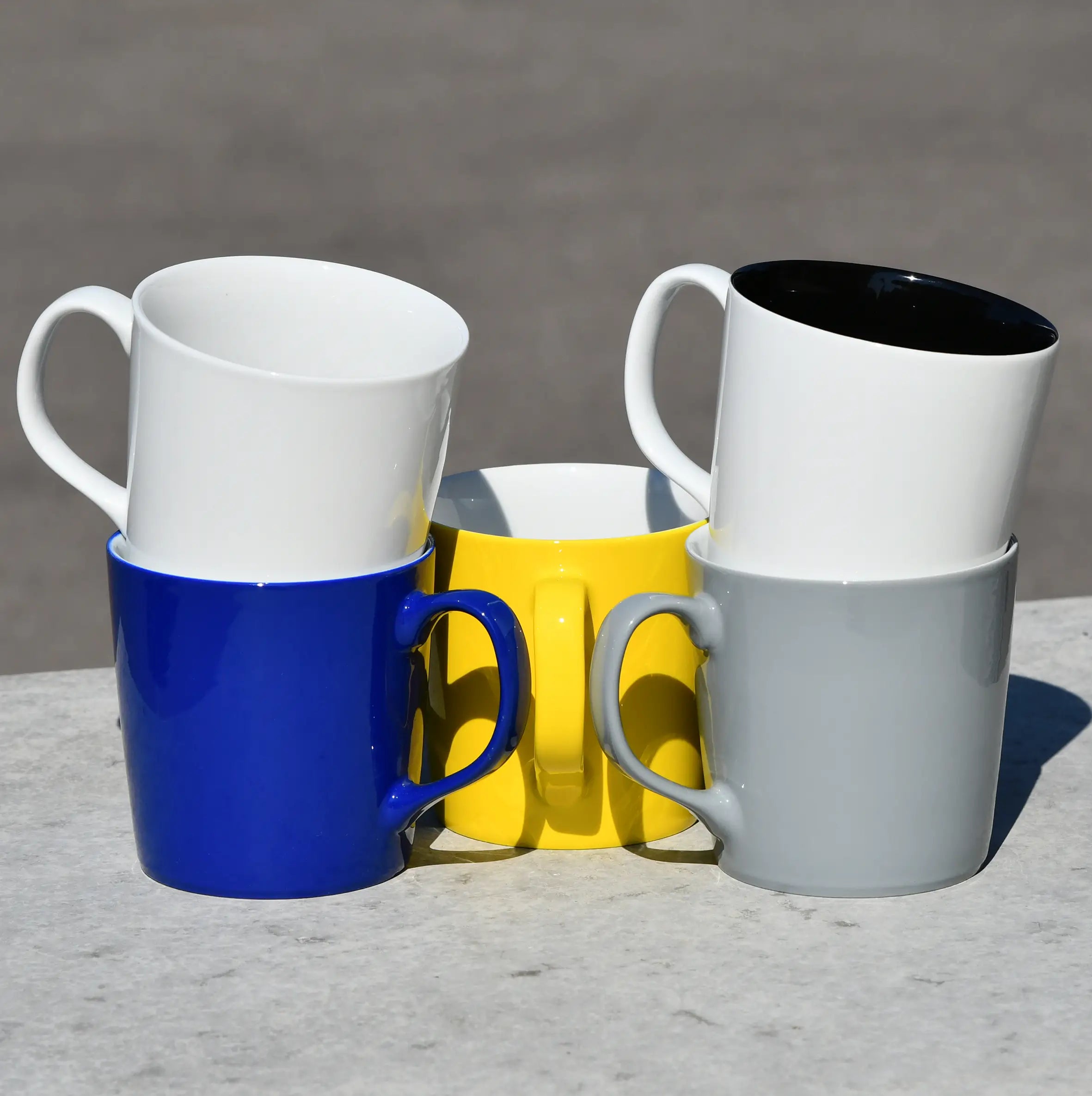 Kaffeepotts mit Henkel in weiß, grau, blau und gelb 500 ml - Mahlwerck