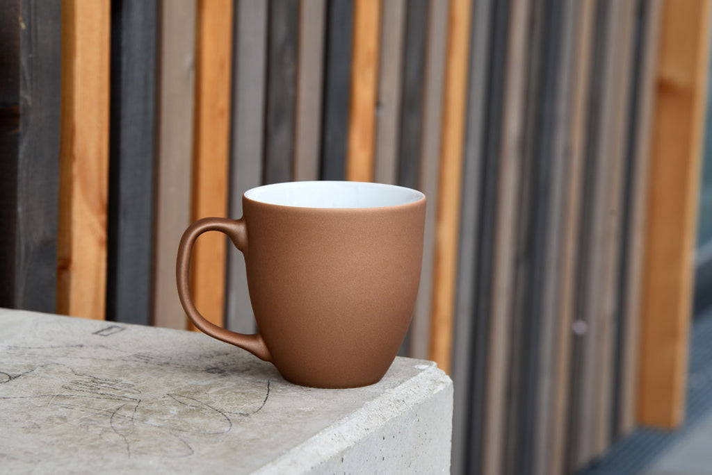 Matte Jumbotasse in Kupfer aus Porzellan