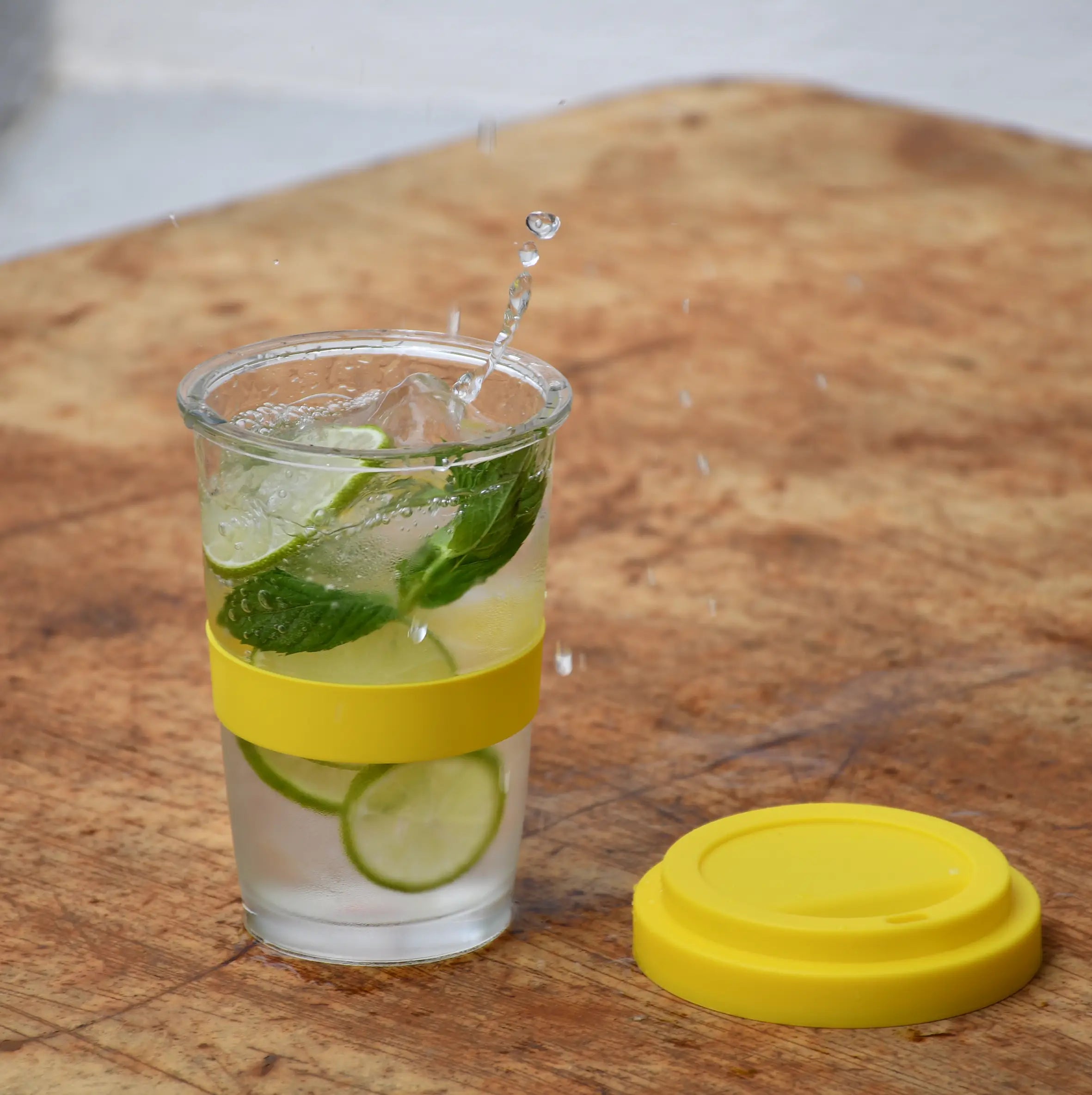 Caipirinha im Glas mit Deckel in gelb | Mahlwerck