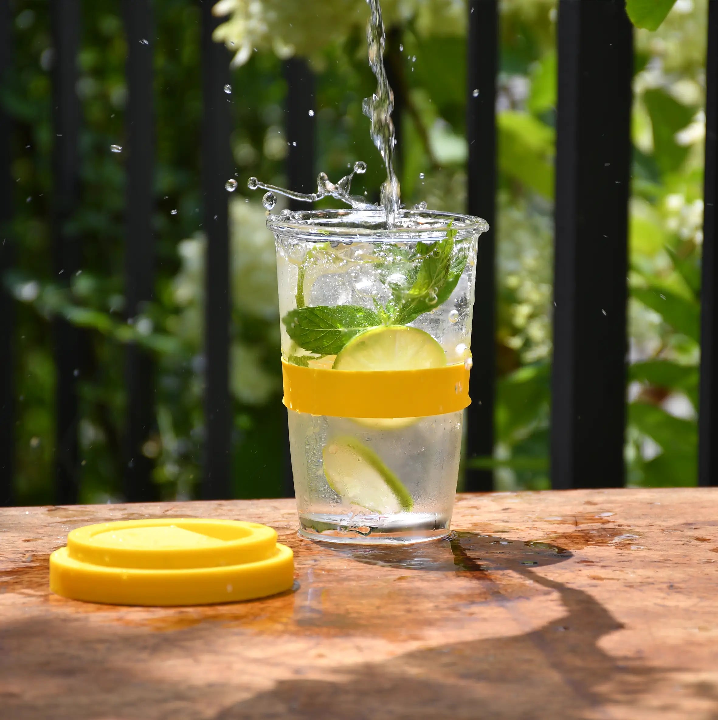 Caipirinha togo im Trinkglas mit Deckel in gelb  | Mahlwerck