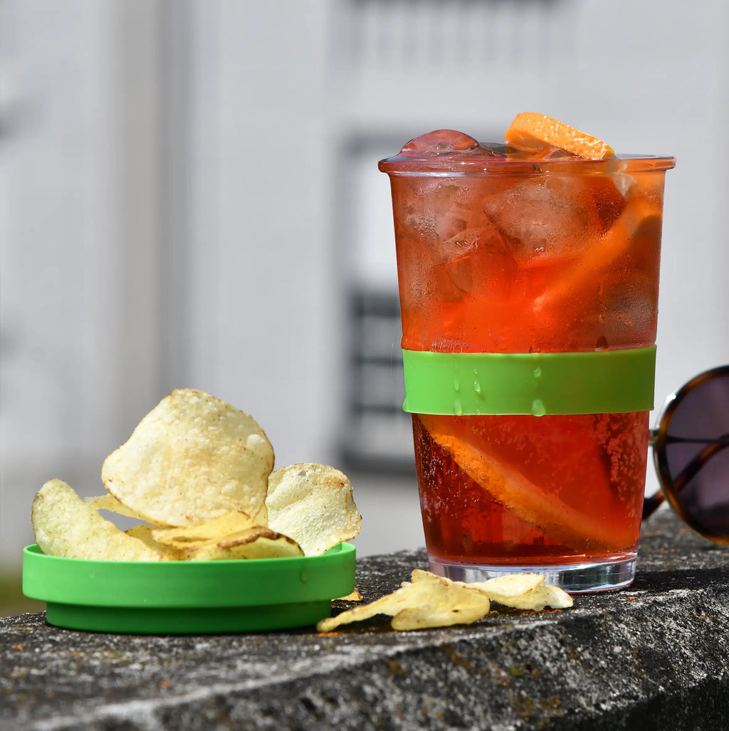 Icetea Glas togo mit Deckel in Grün | Mahlwerck